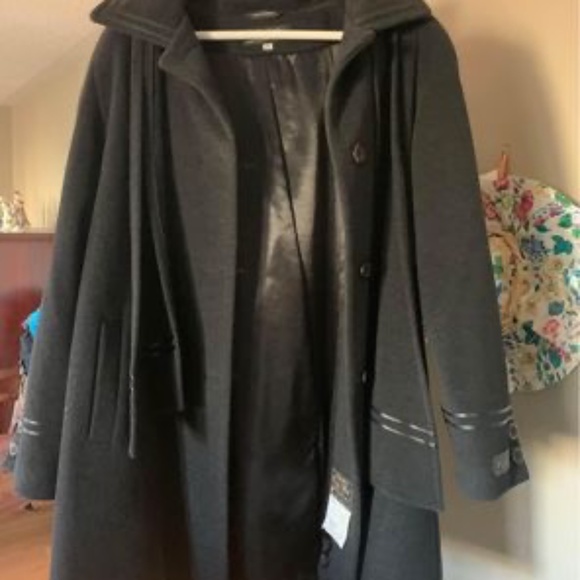 Wool coat - Picture 1 of 5